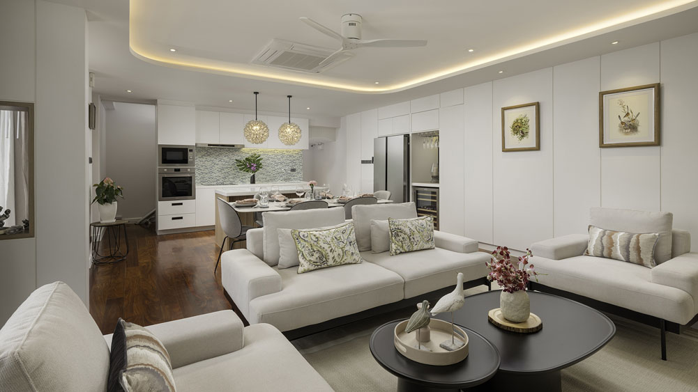 Surin Seaview Villa - Intimate living and dining area